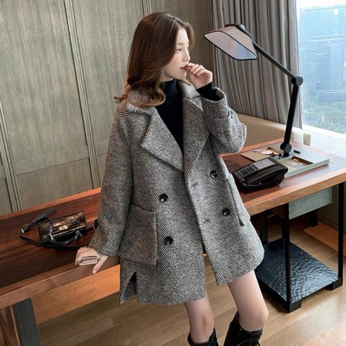 Woolen coat women's new year autumn and winter new British style retro thickened small medium and long woolen coat