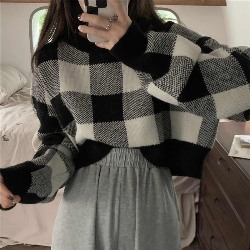 Real shooting, real price, niche design, short chessboard, loose sweater, female
