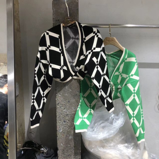 Korean goods Dongdaemun 2022 early spring new color-blocked rhombus geometric pattern short cardigan knitted short jacket