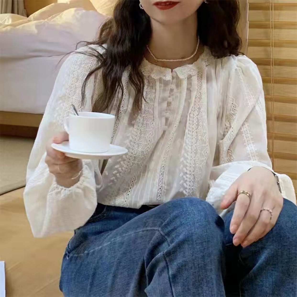 Autumn and winter fashion temperament long-sleeved chiffon shirt women's autumn 2022 new bottoming shirt lace top autumn