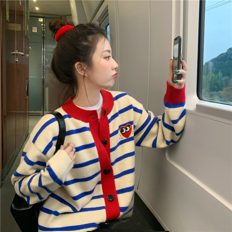 Contrast striped love sweater women's Korean version loose knit cardigan coat for aging out in autumn and winter