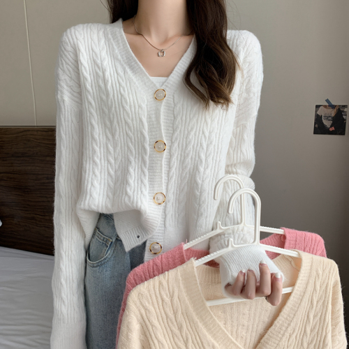 Real shot autumn and winter Korean version of the lazy wind twist sweater cardigan temperament V-neck Western style short long-sleeved knitted sweater women