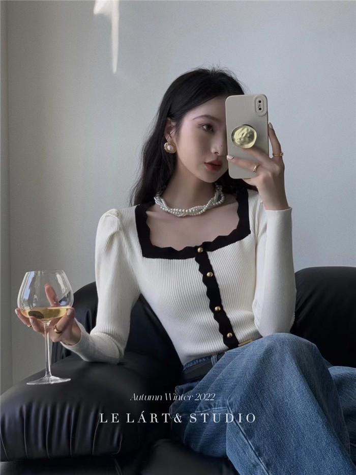 Hepburn style puff sleeve collarbone sweater women's French lace sweet age-reducing color matching temperament square collar sweater