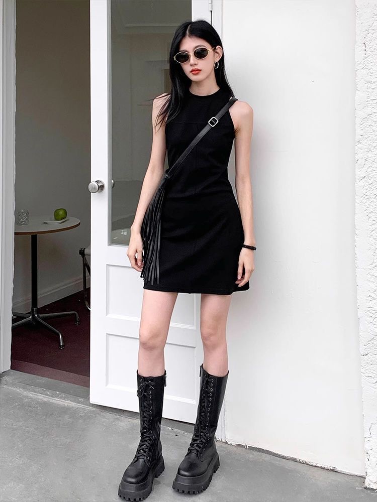French sleeveless vest dress summer new hot girl slimming temperament black skirt covering the belly