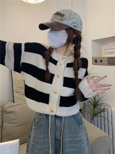 Real shooting real price New casual all-match big stripe design contrast color cardigan knitted top women