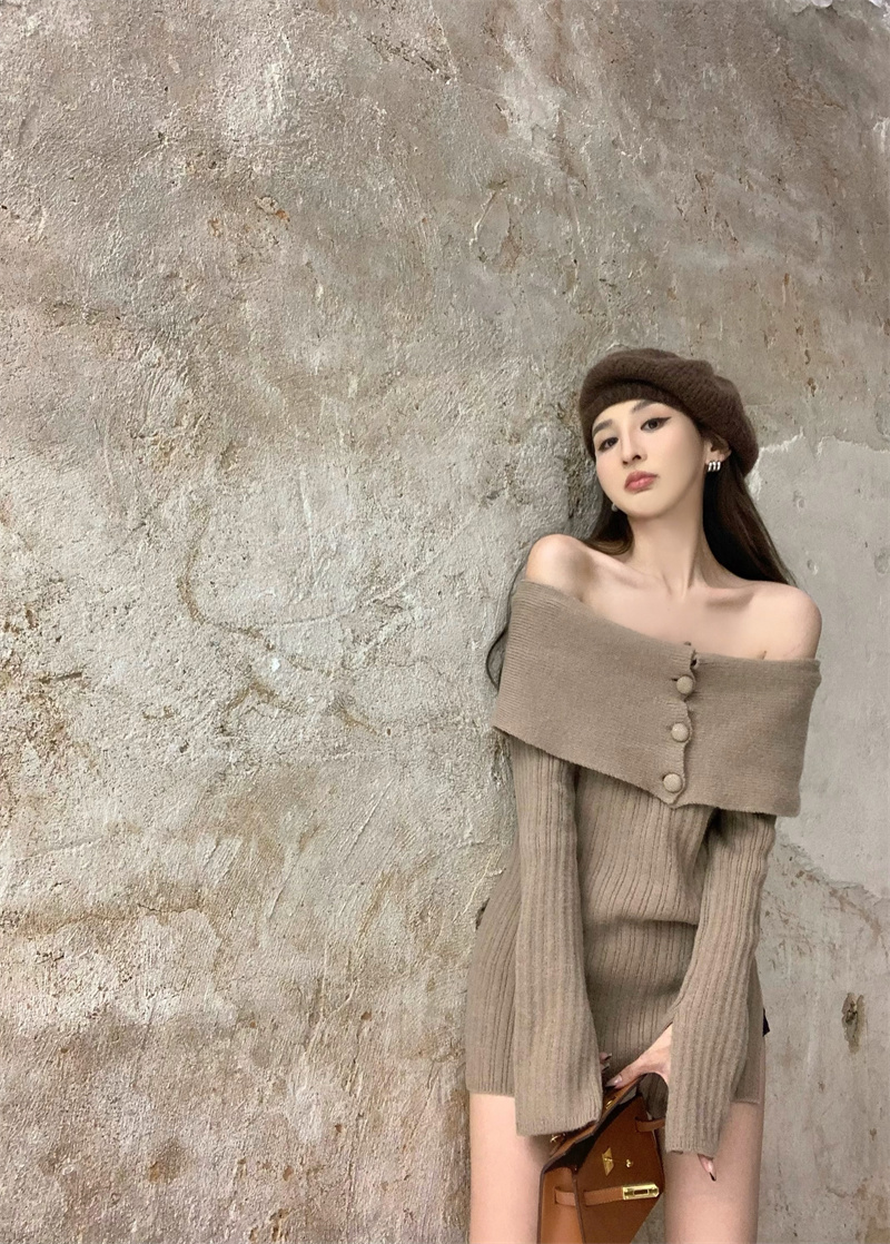 Real price Korean version retro one-shoulder sweater top