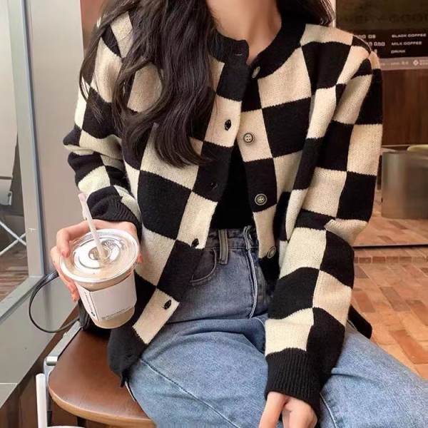 Black and white chessboard plaid sweater retro Japanese lazy style Korean version loose outer wear knitted cardigan jacket female autumn and winter