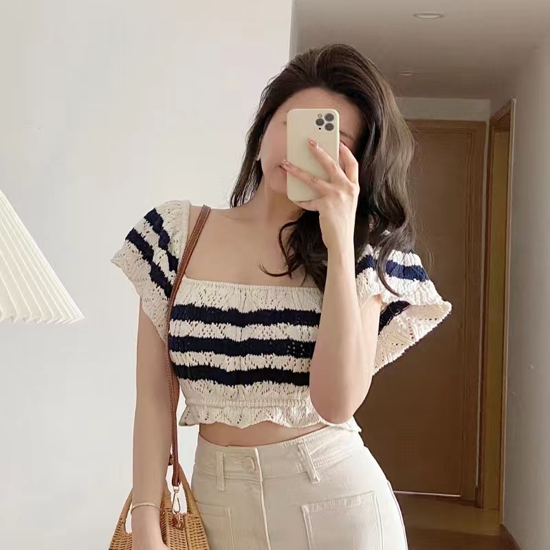 Girl Kaila ~ hollow square neck striped knitted T-shirt women's summer new design sense niche short sleeve short top