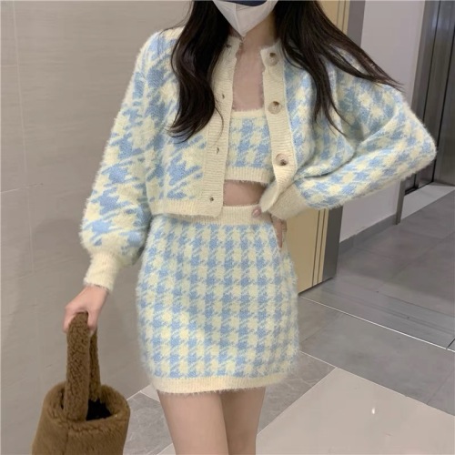 Xiaoxiangfeng retro houndstooth suit female small foreign fashion fashion age-reducing knitted top skirt three-piece set