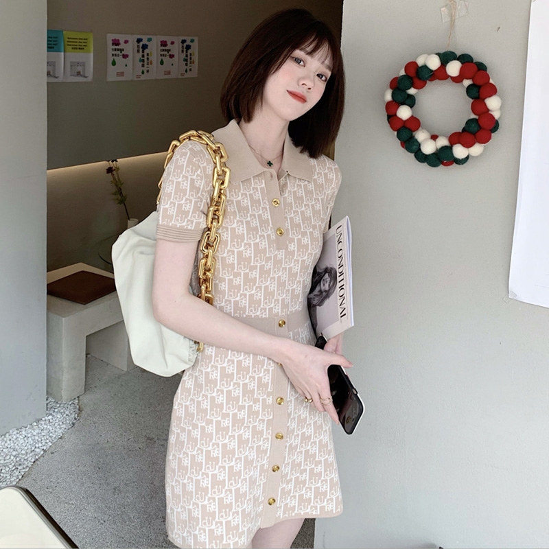 Spring and Autumn New Women's foreign style, age reducing fashion, small fragrance design, camel color knitted dress