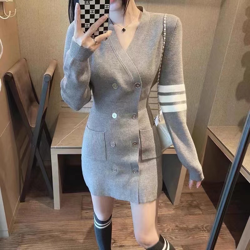 Small v-neck slim sweater bottoming bag hip short skirt autumn and winter long-sleeved waist small fragrance knitted dress