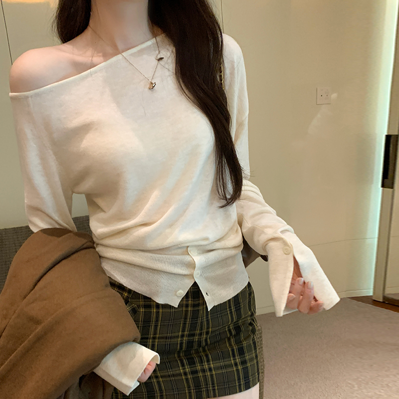 實拍圖溫柔風穿搭露肩斜肩一字領羊毛針織衫女秋季紐扣開叉上衣