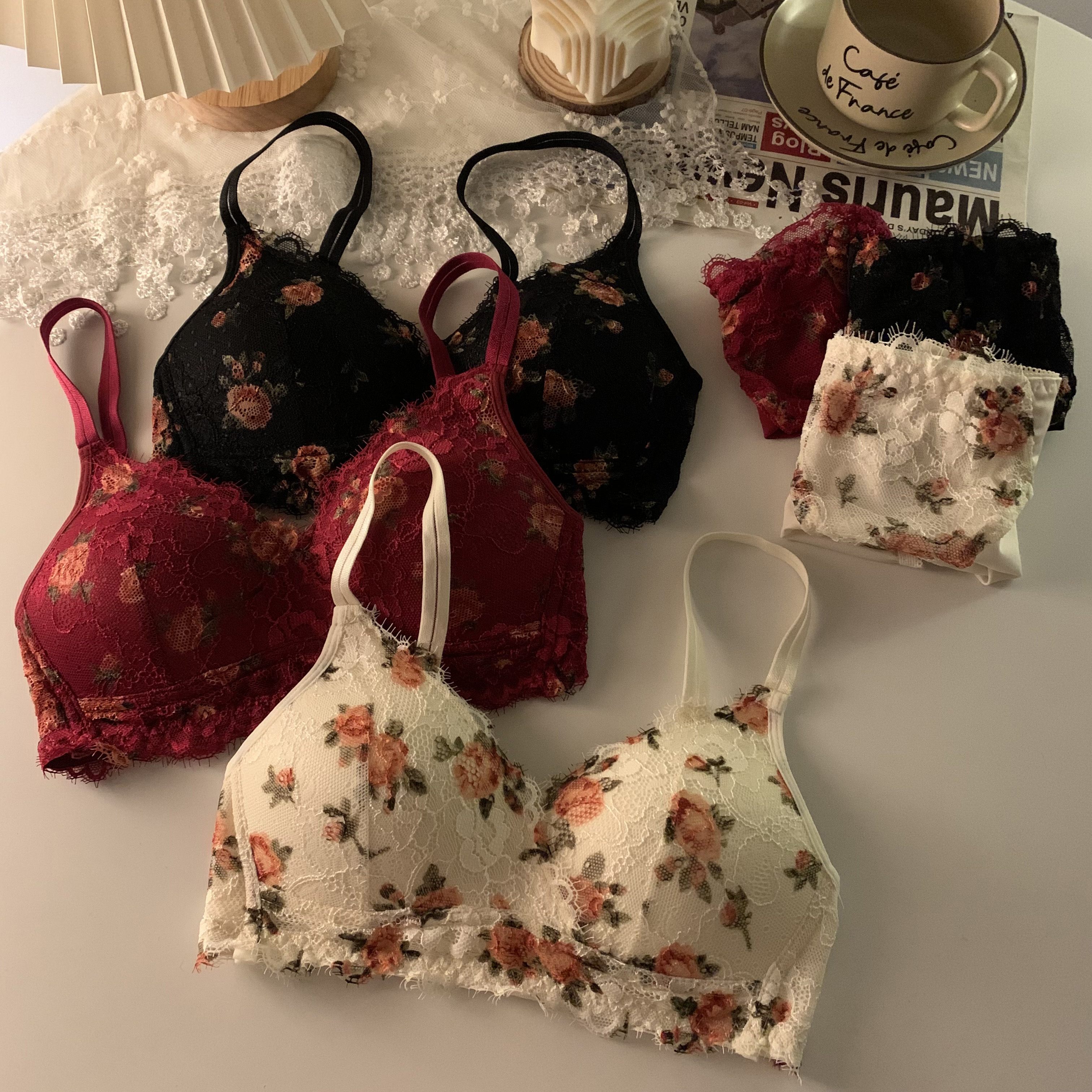 Real price real shooting Japanese sweet lace retro rose underwear women gather no steel ring comfortable bra set