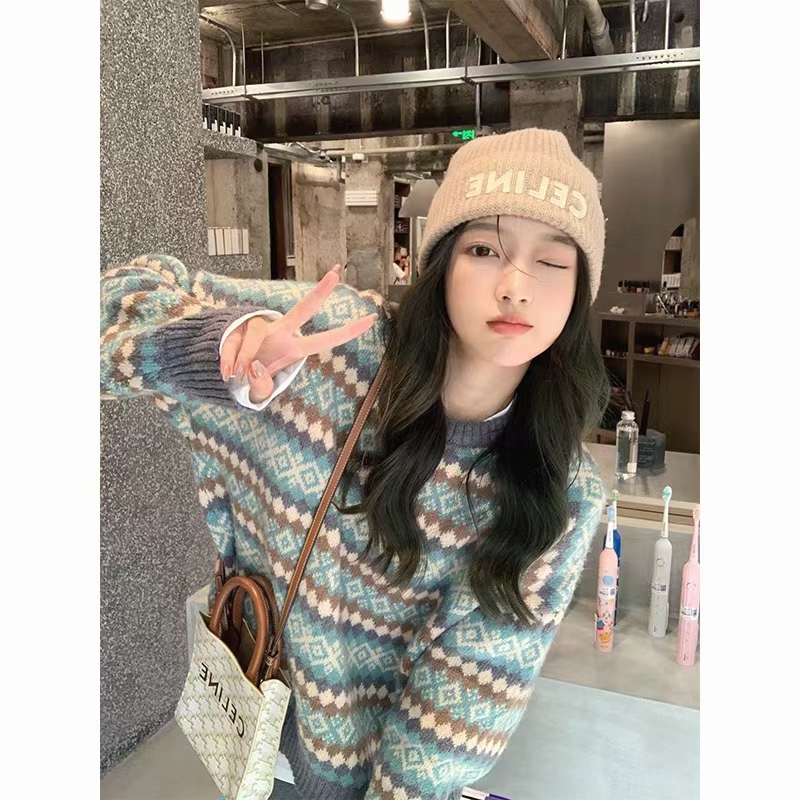 2022 autumn and winter new Hong Kong flavor retro jacquard sweater female students Korean version of the lazy wind round neck all-match knitwear trend