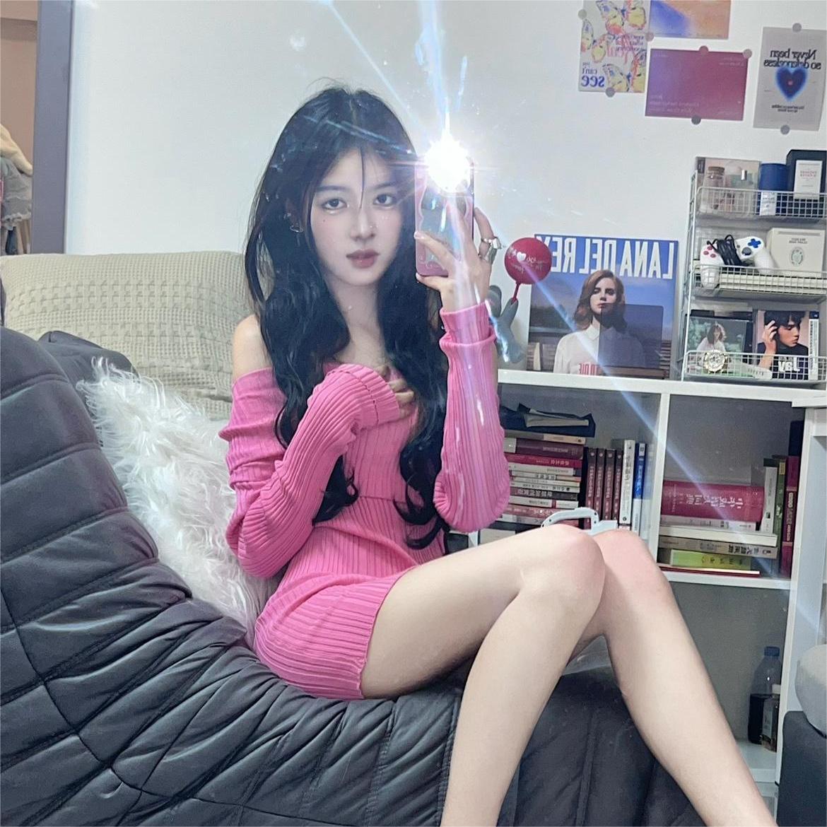 Pink soft and sexy slim dress with a design sense temperament one-shoulder long-sleeved hip skirt