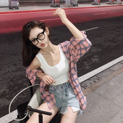 Real time special price base sleeveless suspender top in spring and summer
