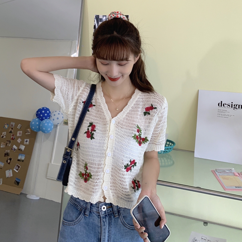 Real photo, real price, new retro design, heart machine, short soft top, embroidery, short sleeve, knitted cardigan, girl