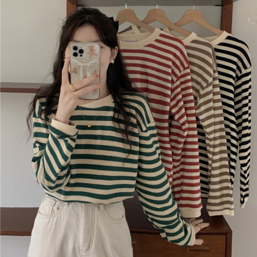 New long-sleeved square-neck t-shirt women's early autumn beautiful and chic bottoming shirt short section slimming design black top