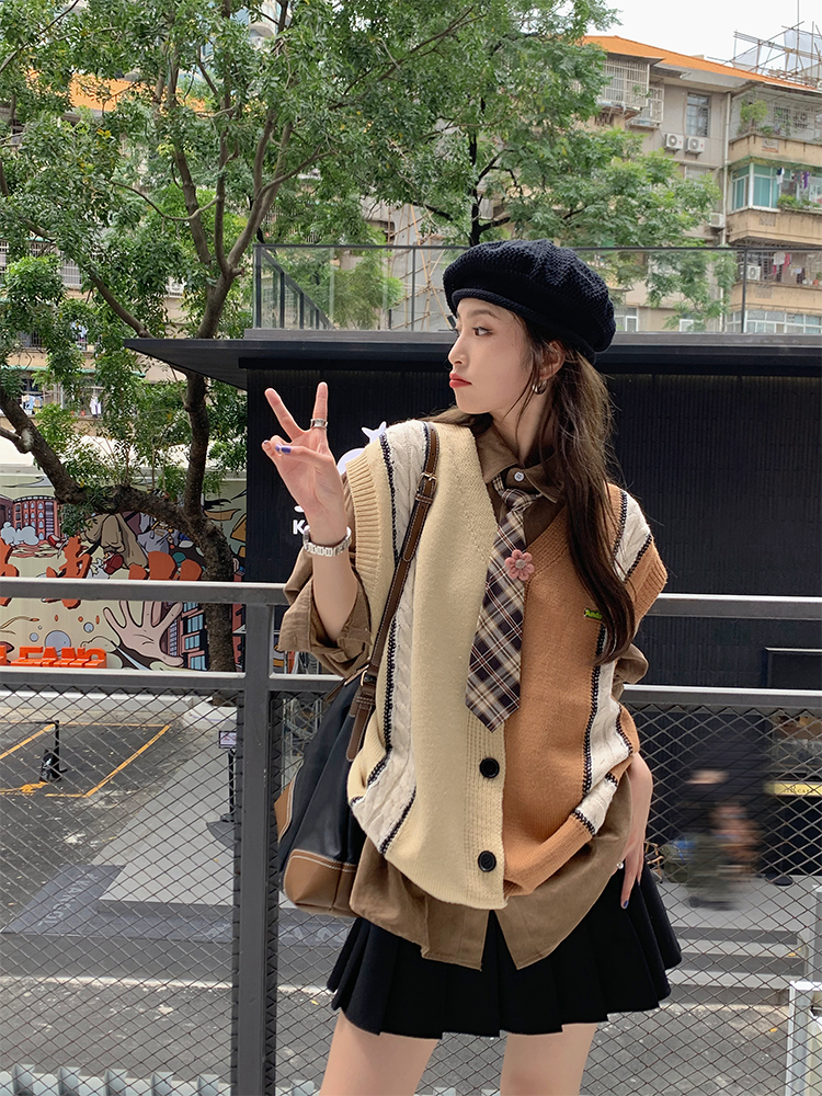 Yang bubble color matching knitted vest for women 2022 autumn new loose Korean sleeveless vest top