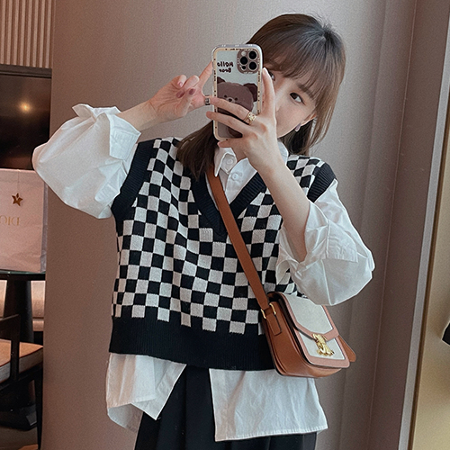 Plaid knitted vest women's spring and autumn design sense checkerboard V-neck layered sweater vest