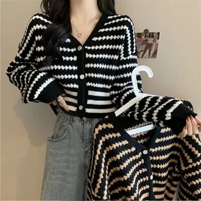 Korean style chic sweet and spicy sweater autumn women's new V-neck striped knitted cardigan short top