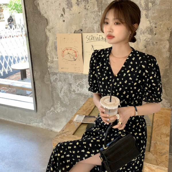 Romantic split floral dress summer 2022 new black foreign style waist V-neck chic long skirt women