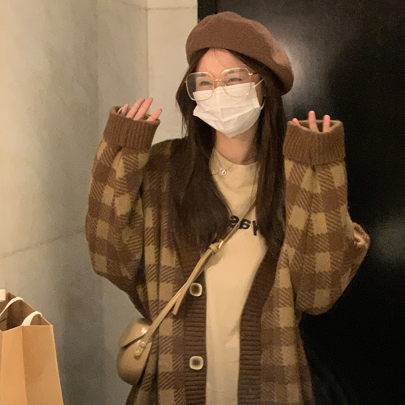 2022 spring and autumn style coffee color checkerboard sweater coat female Korean version loose V-neck single-breasted soft waxy cardigan