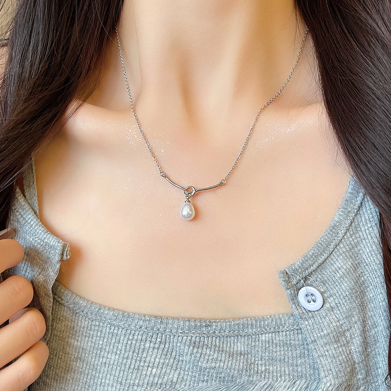Minimalist Luxe Rope Knot Necklace for Women, Versatile and Elegant, Xianghongshu Style Pearl Clasp Necklace