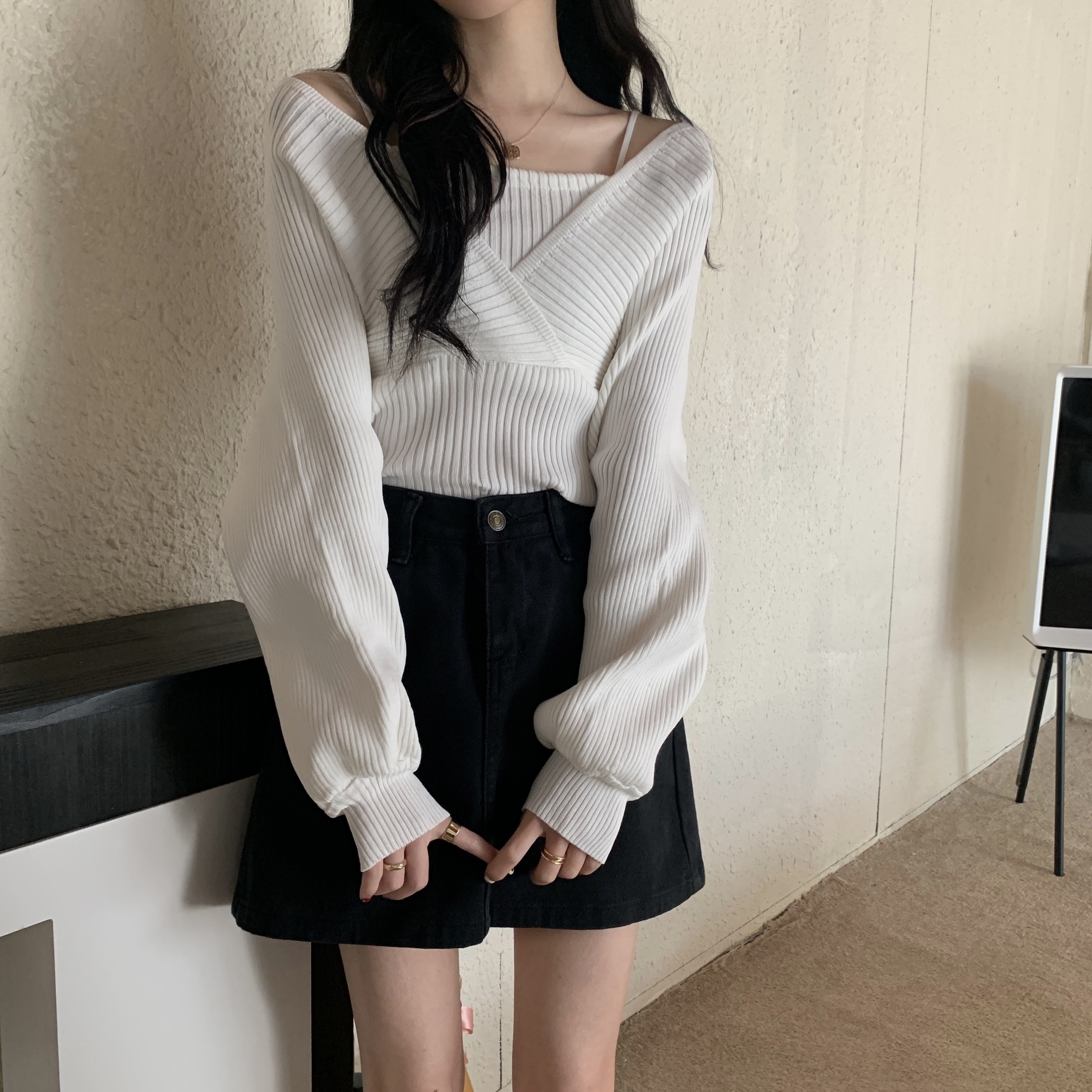 Real shooting real price autumn and winter new design fake two-piece bottomed sweater waist closed sweater top
