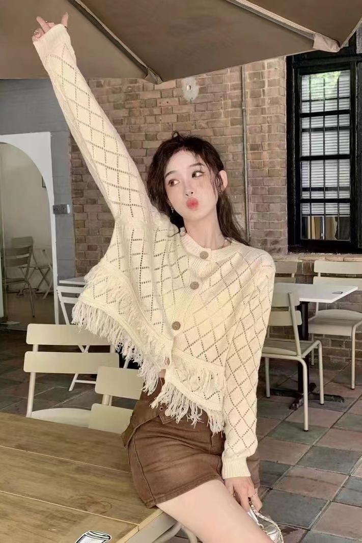 Design sense short hollow tassel long-sleeved sweater 2022 new niche fashion chic cardigan top women's clothing