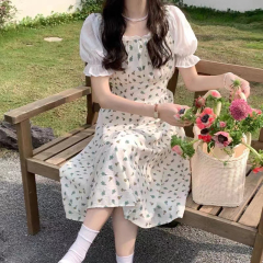2023 summer age-reducing pastoral style girl dress with puff sleeves, waist, slimming, whitening, photo-taking, knee-length skirt