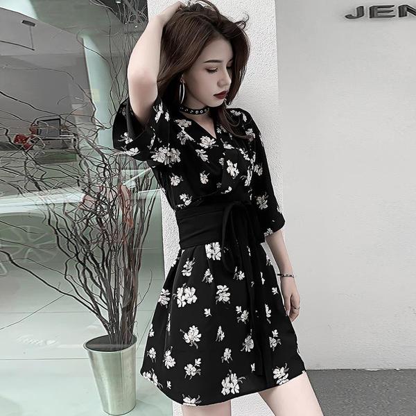 New spring and summer women's floral dress with feminine temperament