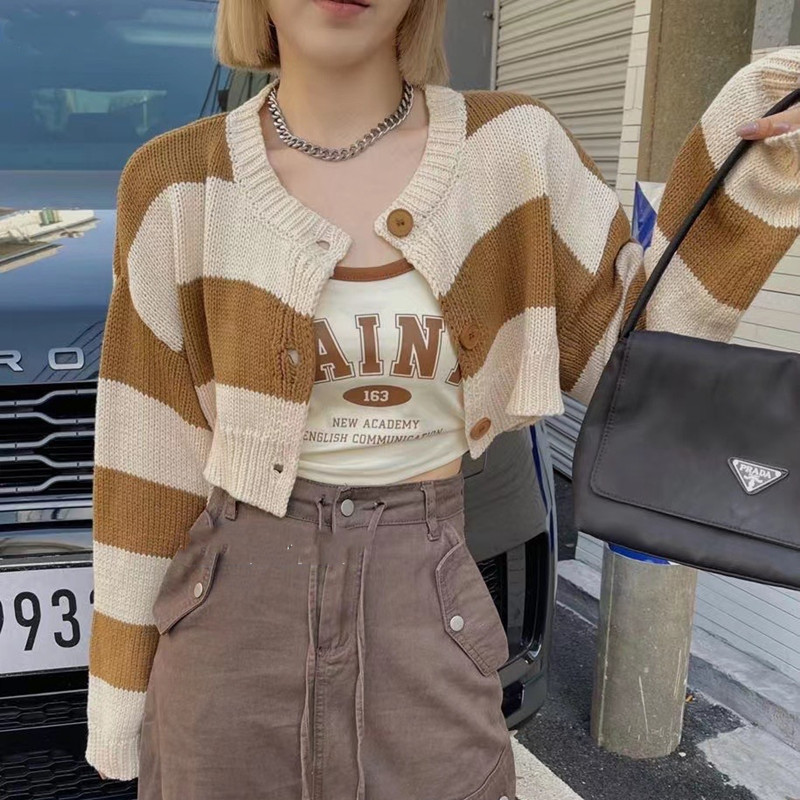 2022 early autumn new retro gentle style round neck loose short striped sweater women's thin sweater for outer wear