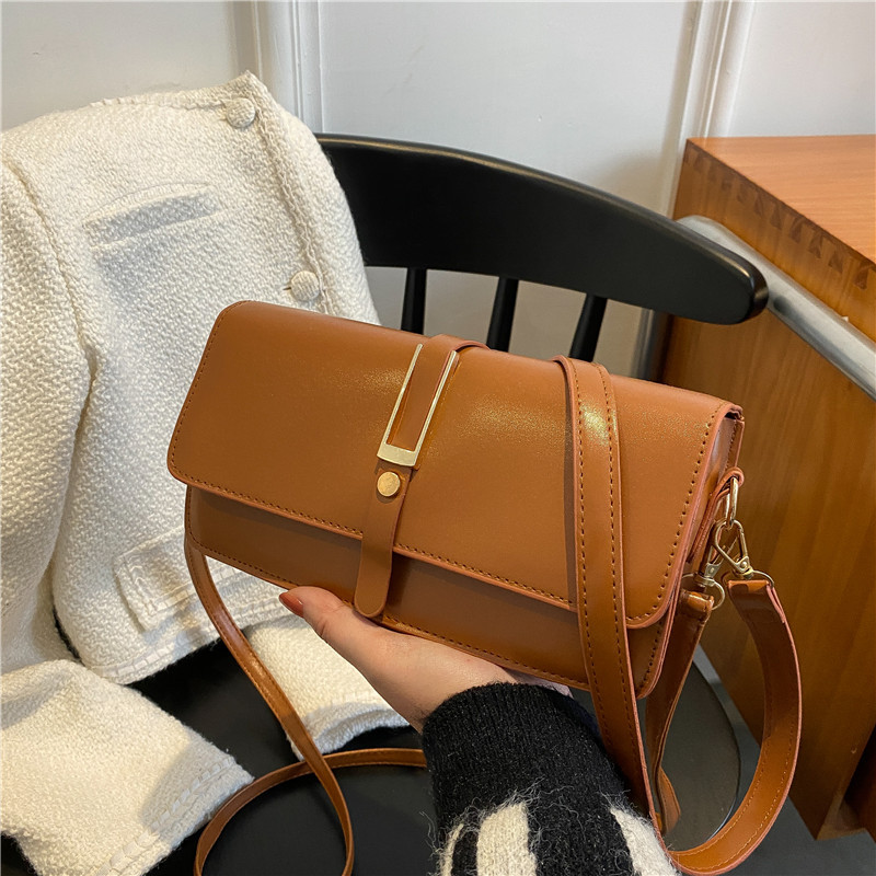 High sense small bag women's 2022 new fashion retro fashion one shoulder small square bag versatile messenger bag