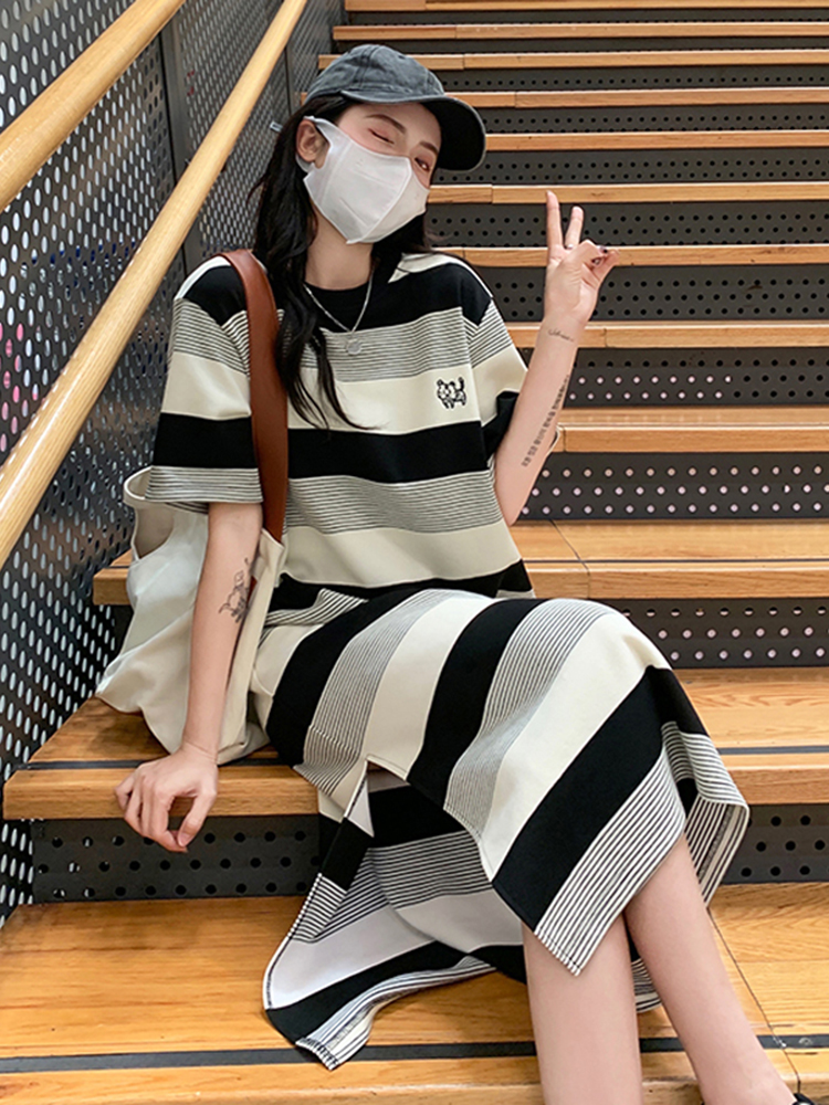 Embroidered stripe dress women's summer 2022 new retro design sense split middle long loose short sleeve skirt