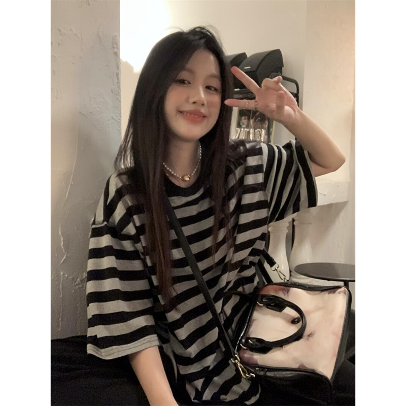 Niche design retro striped T-shirt casual short-sleeved bottoming shirt