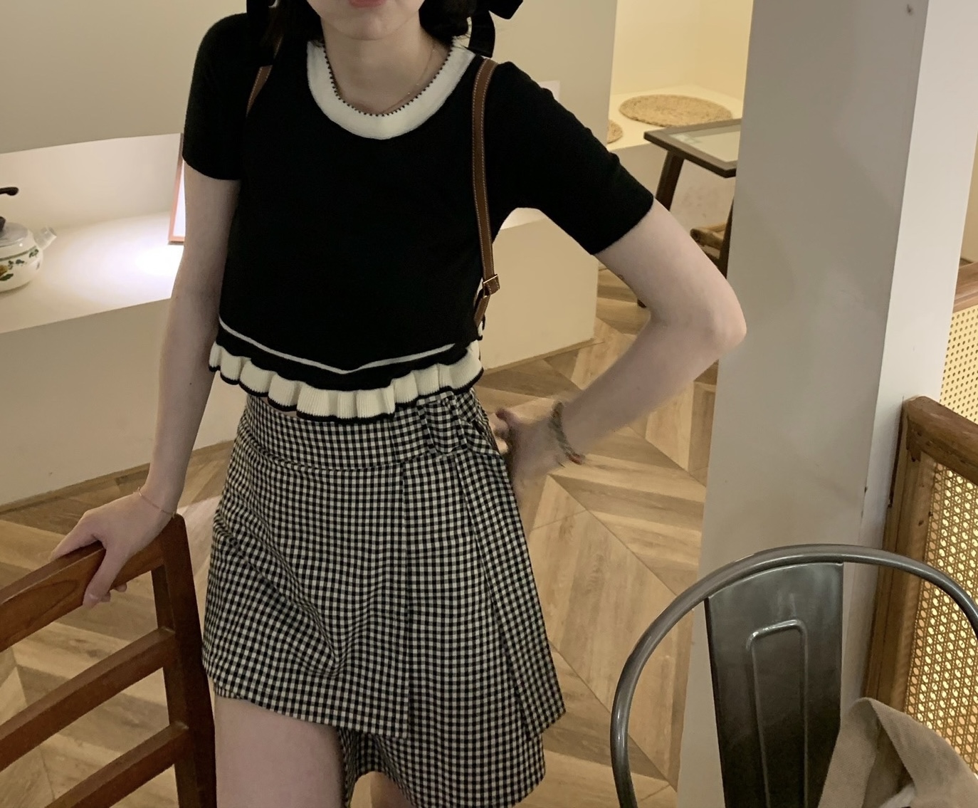 Black and white contrast color fungus edge soft sweet knitted summer short T-shirt