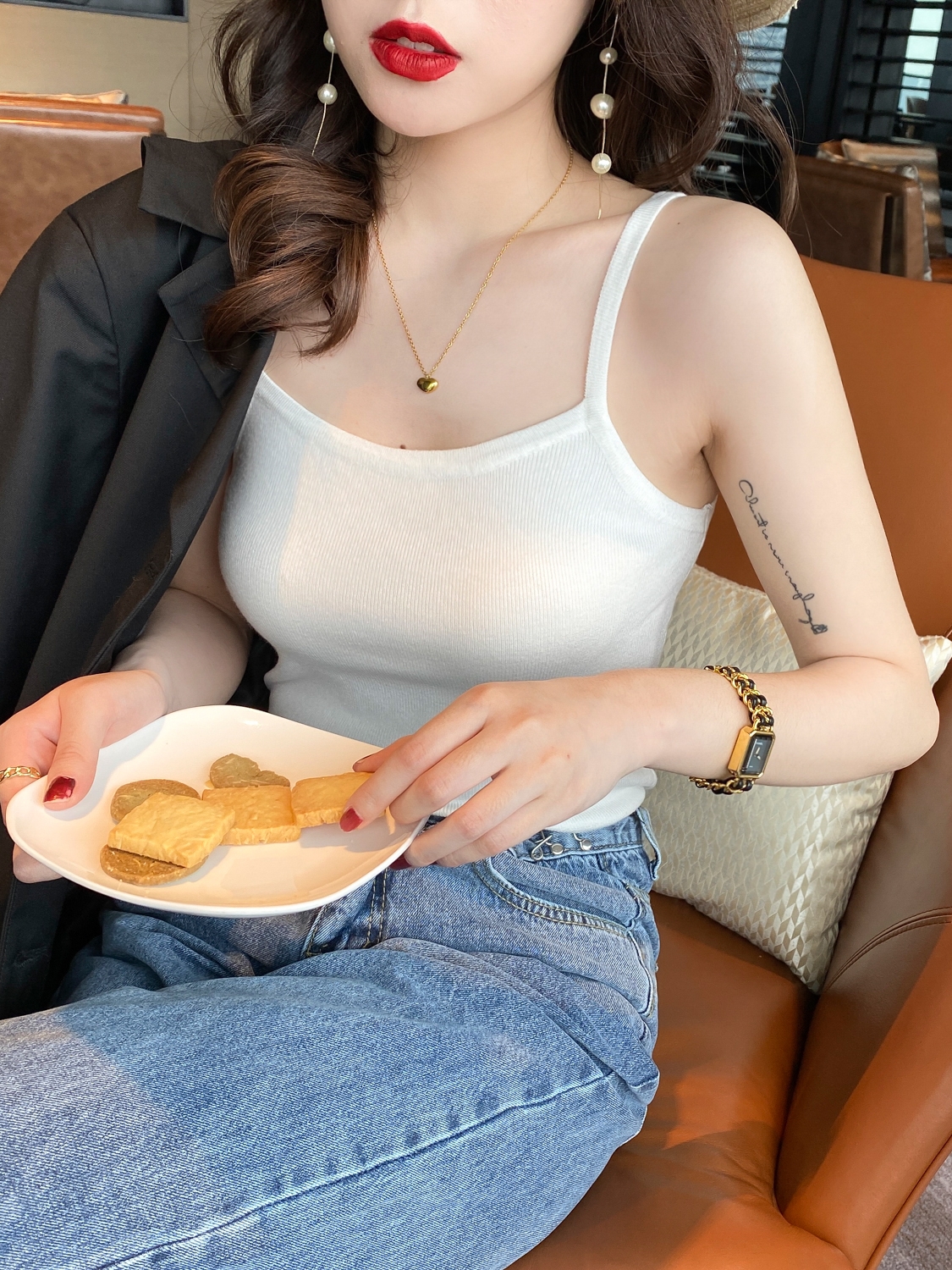 Hong Kong style retro chic suspender vest women's summer wear sexy bottomed shirt red knitted outer short top fashion