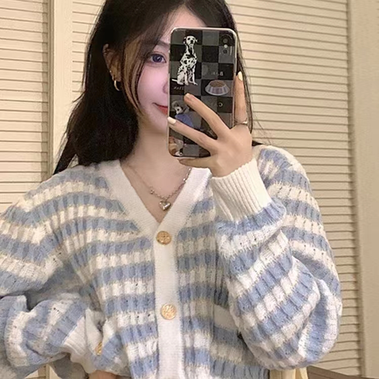 Short knitted cardigan top women's spring and autumn 2022 new chic first love v-neck design niche sweater jacket