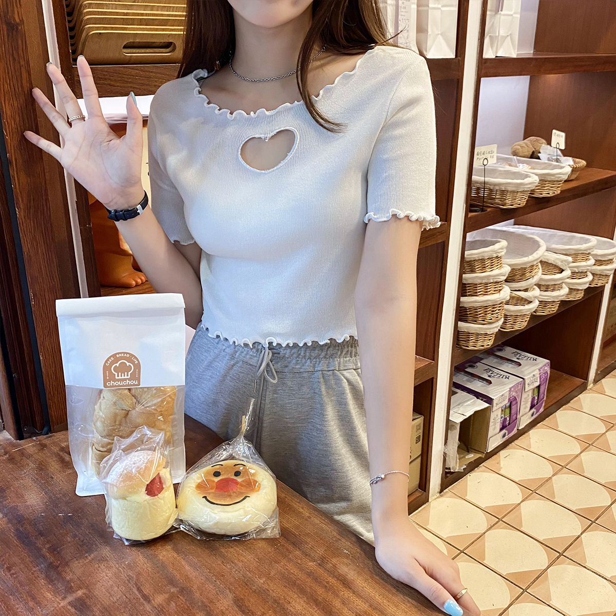 Real auction and real price short Knitted Top with auricular edge female love hollow out embroidered short sleeve round neck