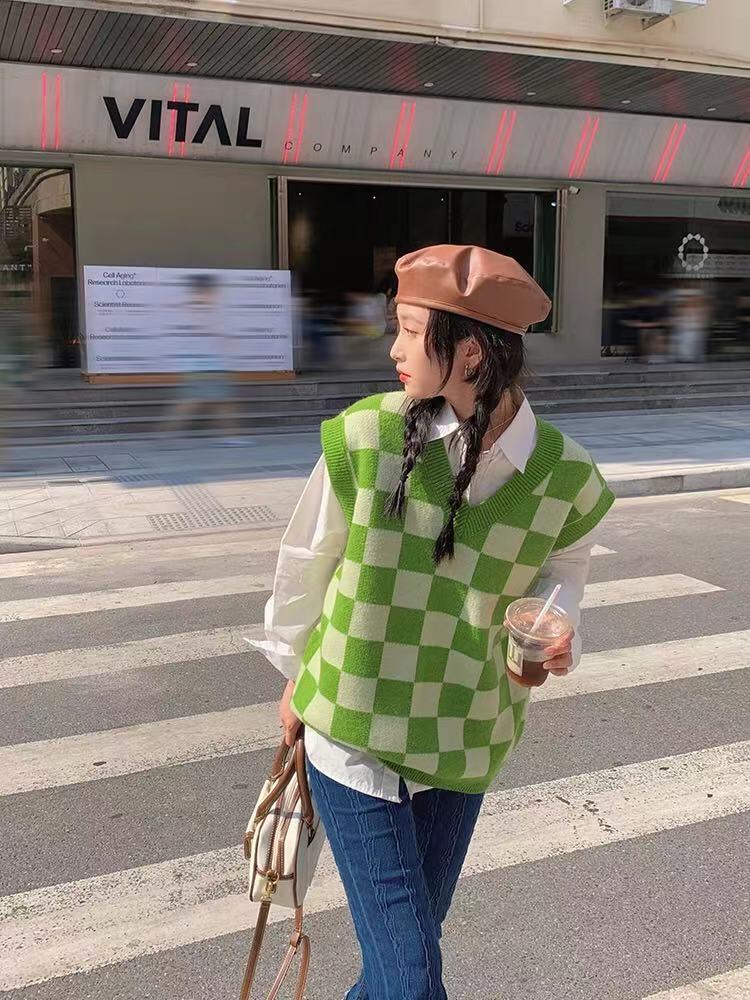 Black and white checkerboard knitted vest women's new loose and versatile sweater coat in early autumn 2021