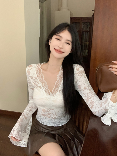 Real shot ~ Designed V-neck waist slimming lace shirt for autumn
