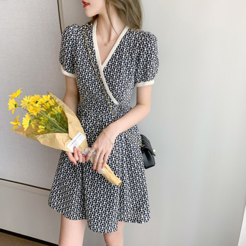 Small dress summer 2022 new French retro waist style V-neck small fragrance floral skirt women