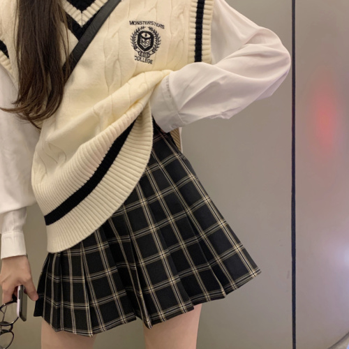 Real price college style simple loose shirt vest sweater pleated skirt skirt skirt