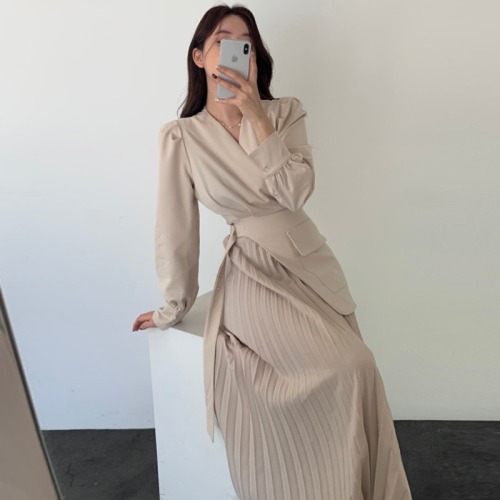 Korea ins early spring simple temperament V-neck side button waist show thin medium length long sleeve Pleated Dress