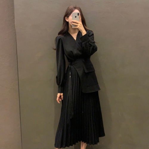 Korea ins early spring simple temperament V-neck side button waist show thin medium length long sleeve Pleated Dress