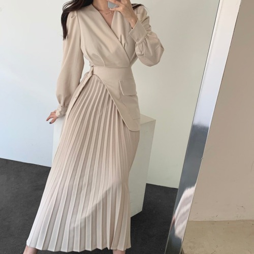 Korea ins early spring simple temperament V-neck side button waist show thin medium length long sleeve Pleated Dress