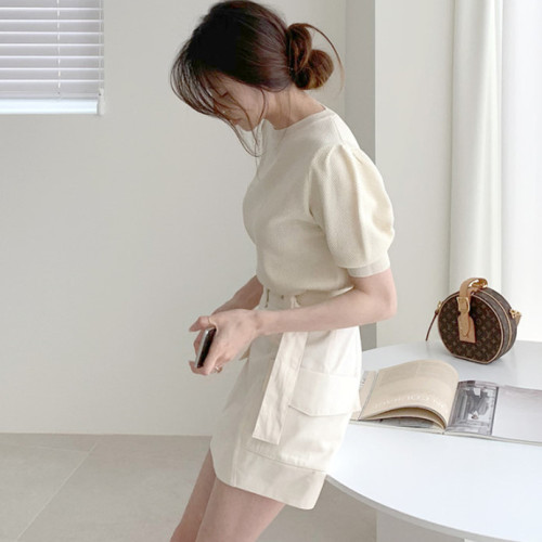 High waisted A-line skirt with short sleeves knitted in Apricot