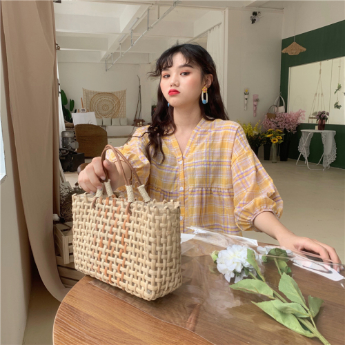 Real-price Korean version of a loose single-row button vintage checked shirt V-neck jacket trend