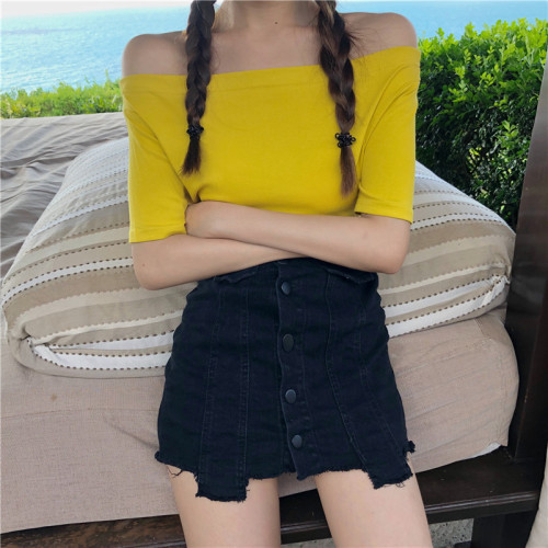 Short-sleeved T-shirt for students with one-character shoulder bottom in Korean version and women's outerwear trend